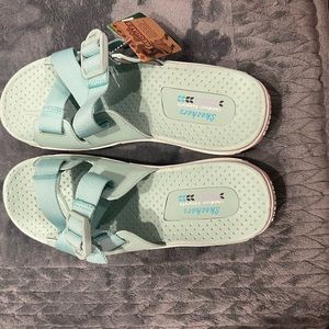 Women’s aqua sketchers